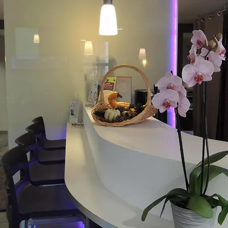 Hotel The Originals City, Novella Confort, Nantes Est